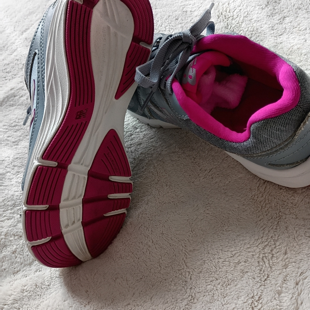 Stylish Women's Athletic Shoes in Gray and Pink Exelente Condición Clean Color P